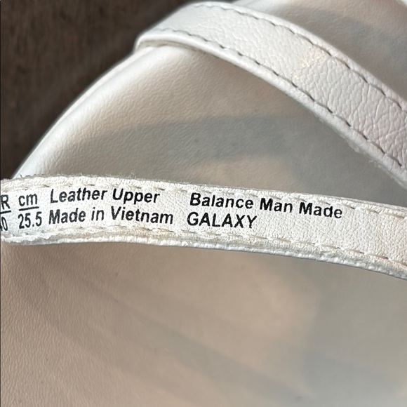 Naturalizer 9W Wide Width Galaxy Warm White Women's Elegant Sandals - Picture 5 of 11